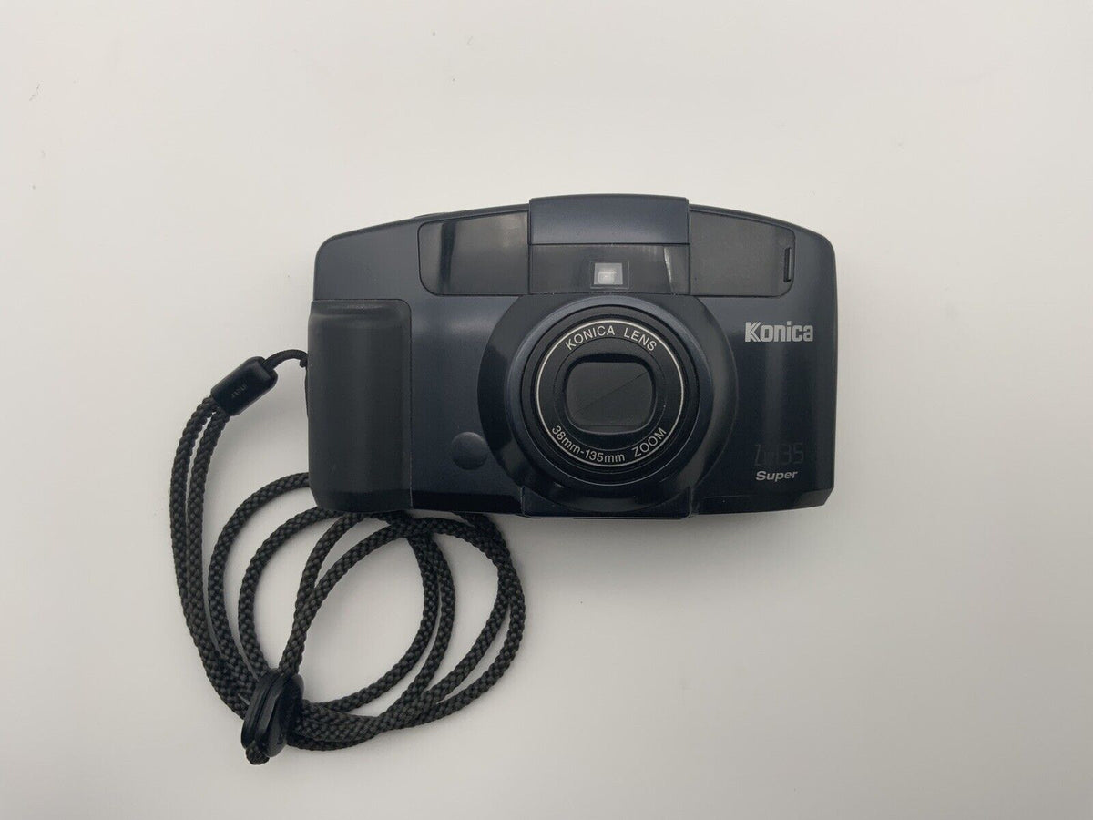Konica Z Up 135 Super, appareil photo avec étui, 38-135 mm