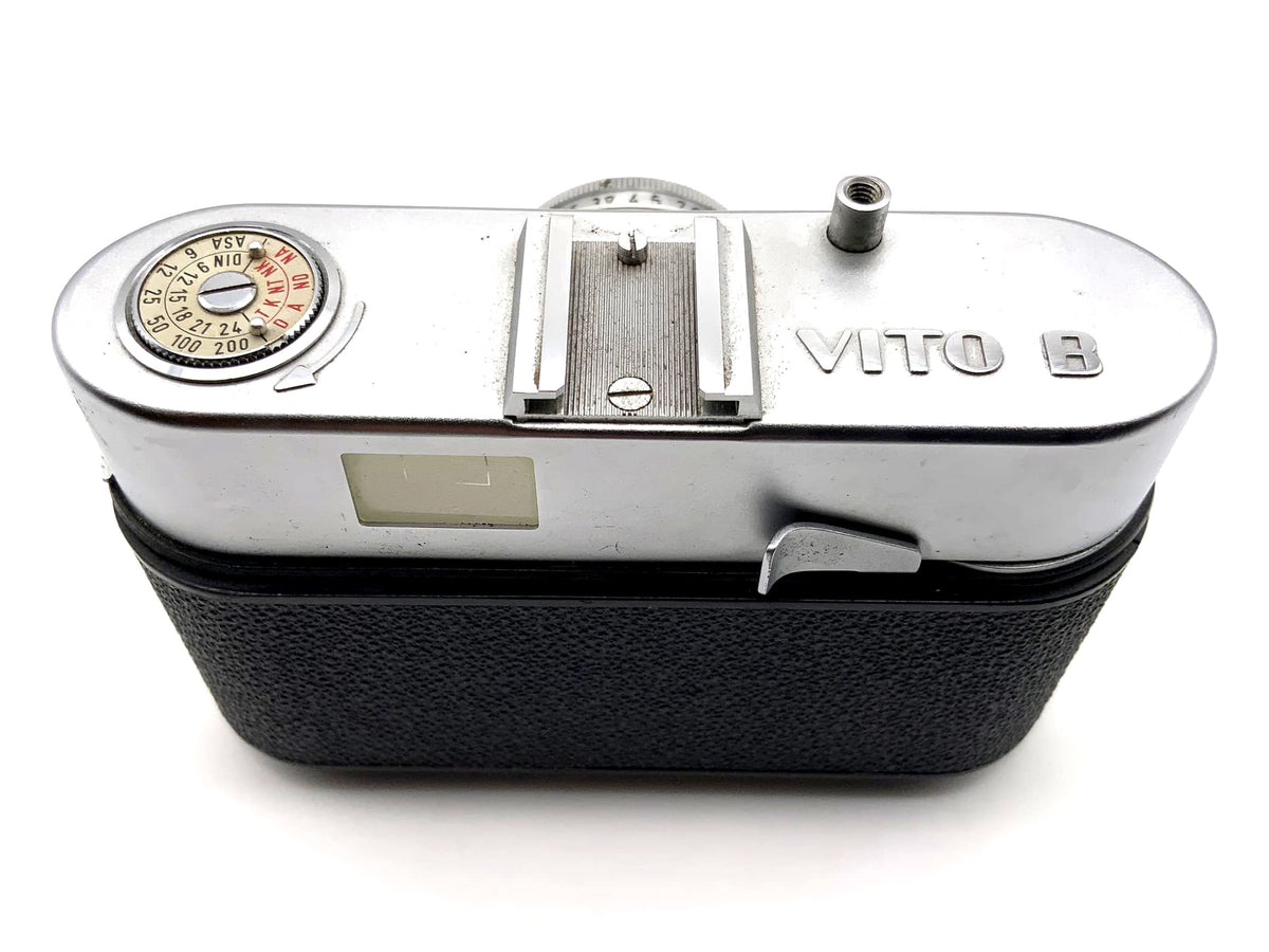 Voigtländer Vito B rangefinder camera with Color Skopar 50mm 1:3.5 and 35mm Prontor SVS lenses.
