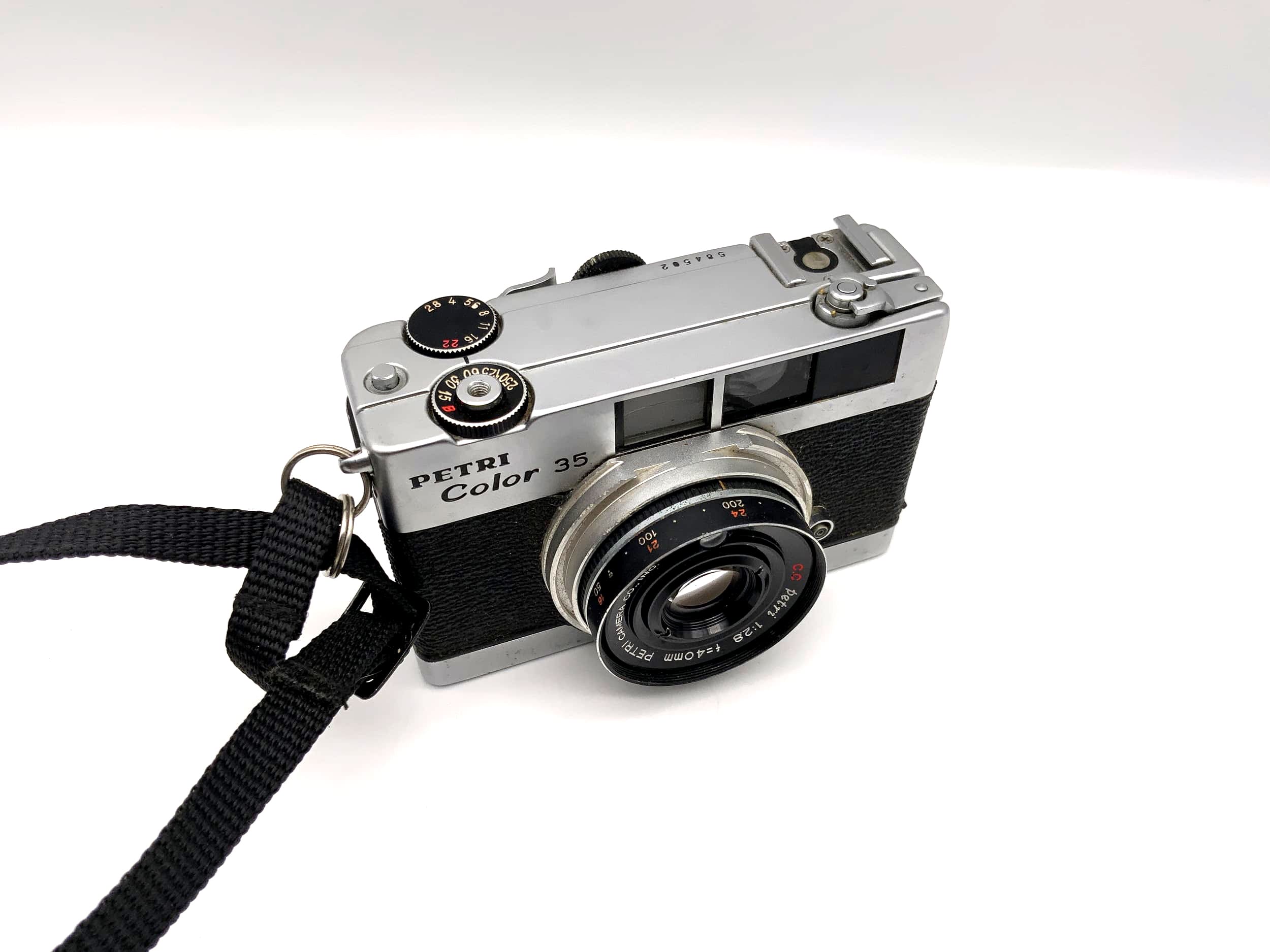 Appareil photo Petri Color 35 avec viseur et objectif Petri 40 mm 1:2.8 35 mm compact (défectueux)