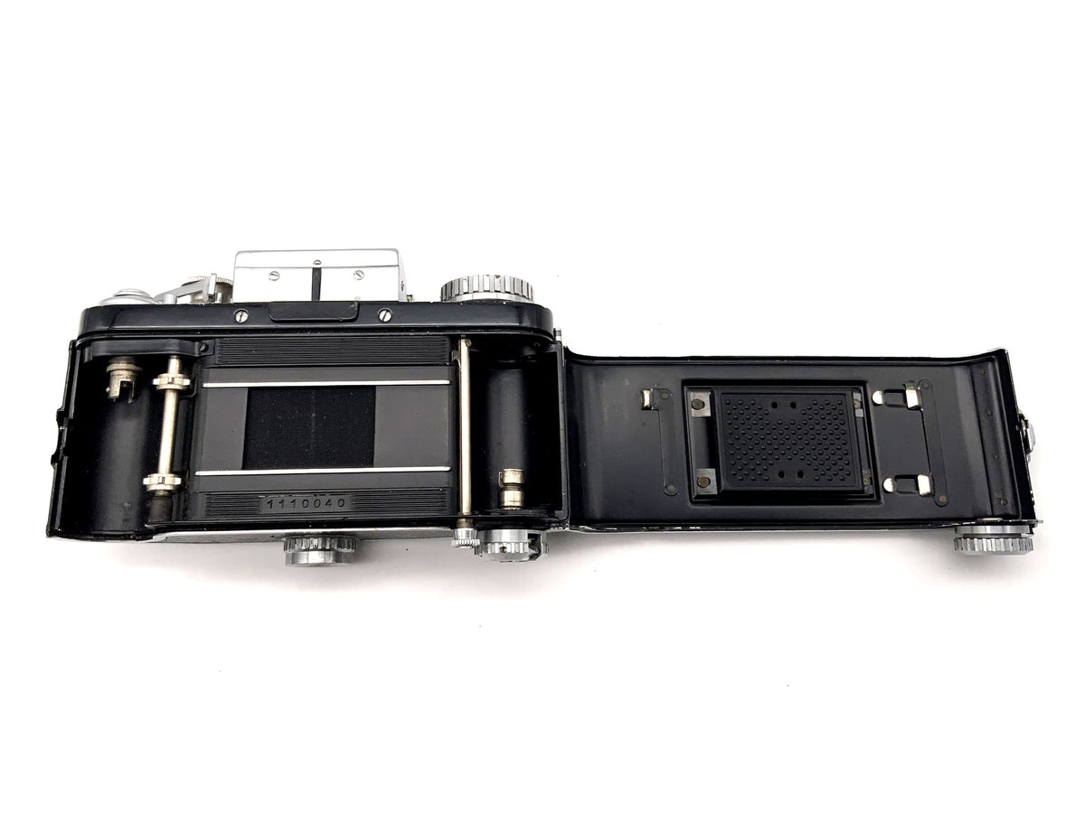 Appareil photo reflex mono-objectif Exakta Varex II b SLR 2b avec viseur de poitrine, objectif Ihagee 35 mm et boîtier.