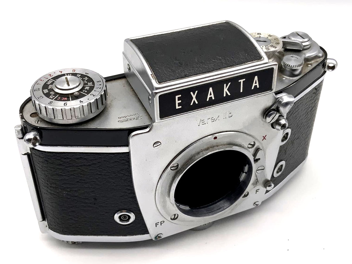Appareil photo reflex mono-objectif Exakta Varex II b SLR 2b avec viseur de poitrine, objectif Ihagee 35 mm et boîtier.
