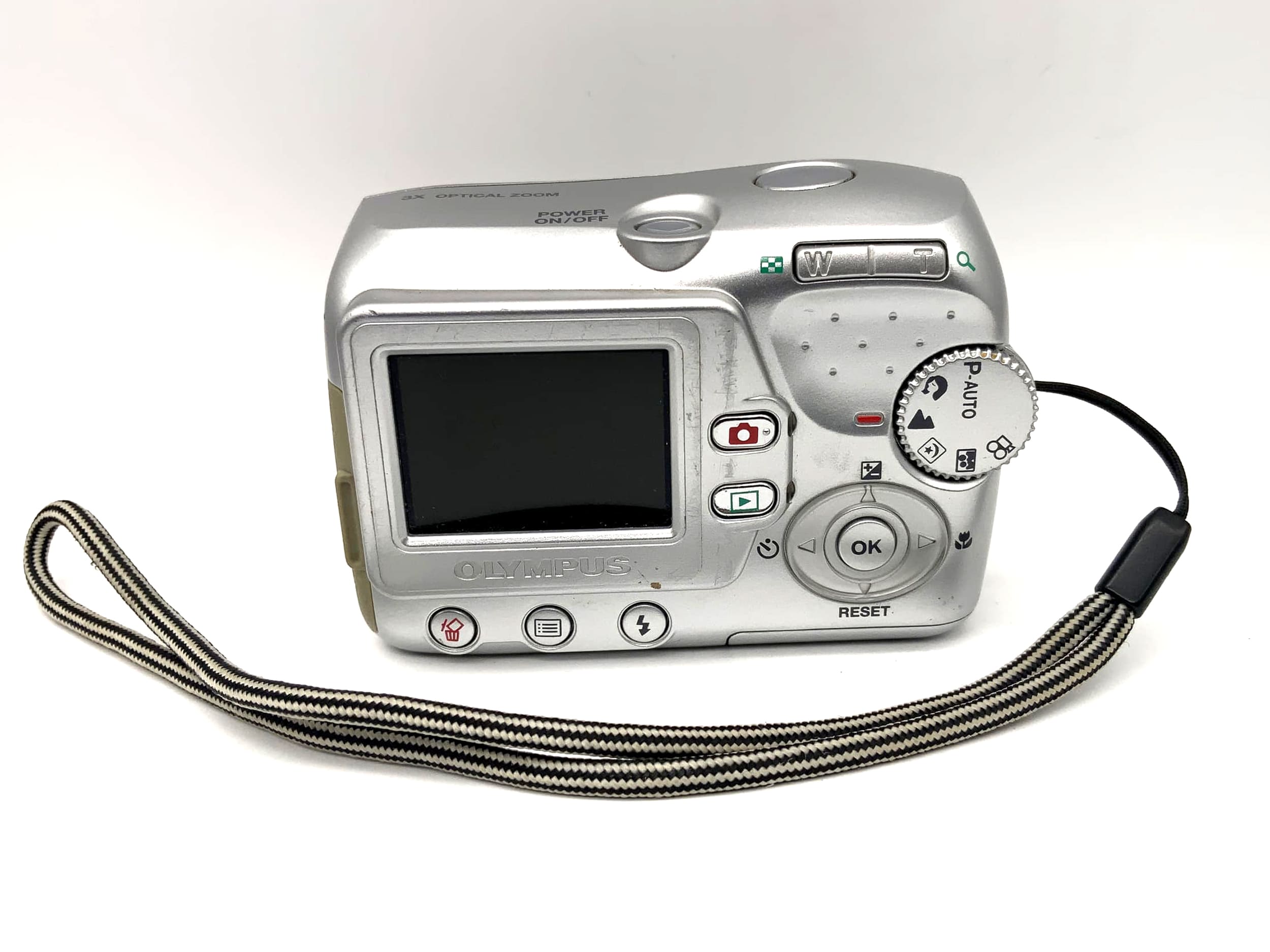 Olympus C-370 Zoom mit AF Zoom Lens 5.8-17.4mm 1:2.9-5.0 3.2 MP 3x Optical Zoom