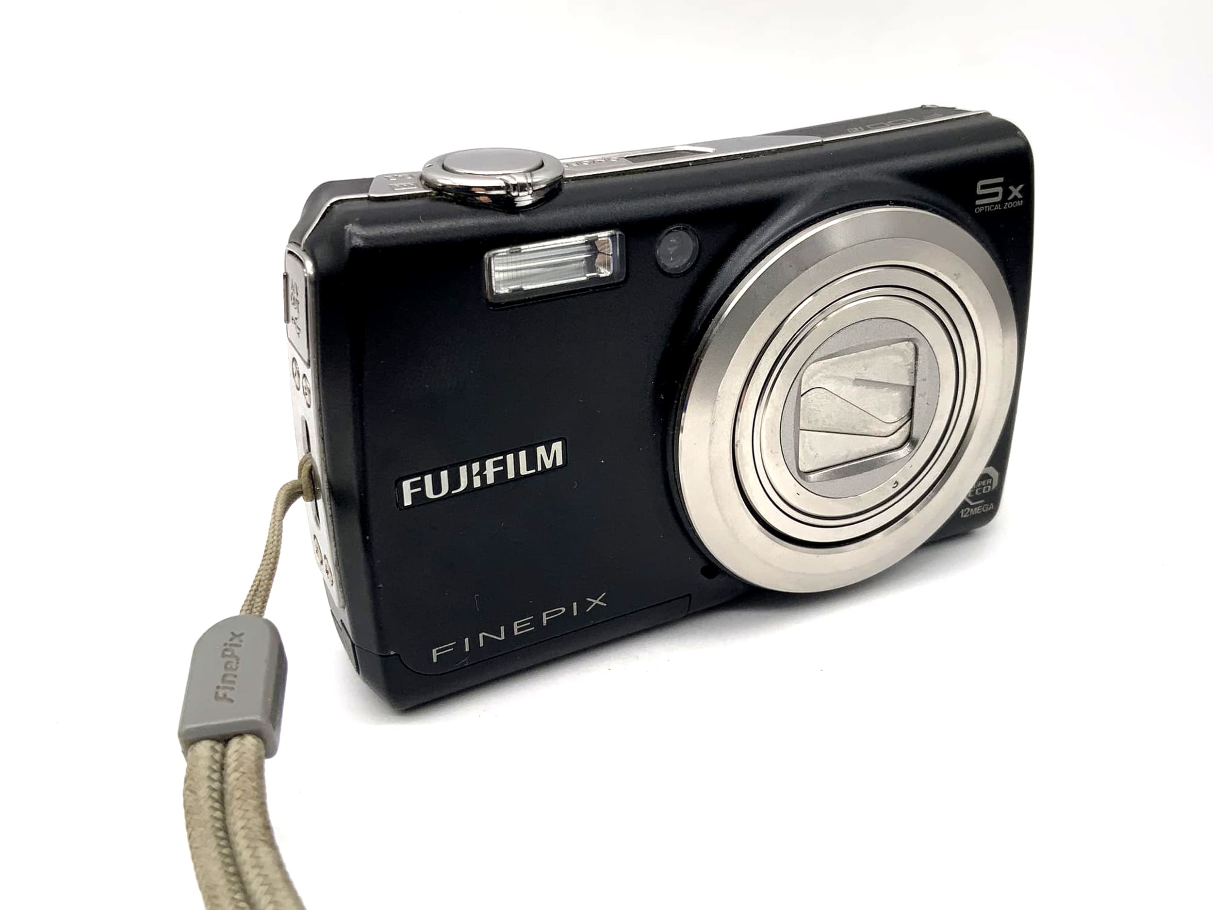 Fujifilm Finepix F100 FD mit Fujinon Zoom Lens 5x f=6 4-32mm 1:3.3-5.1 12 MP