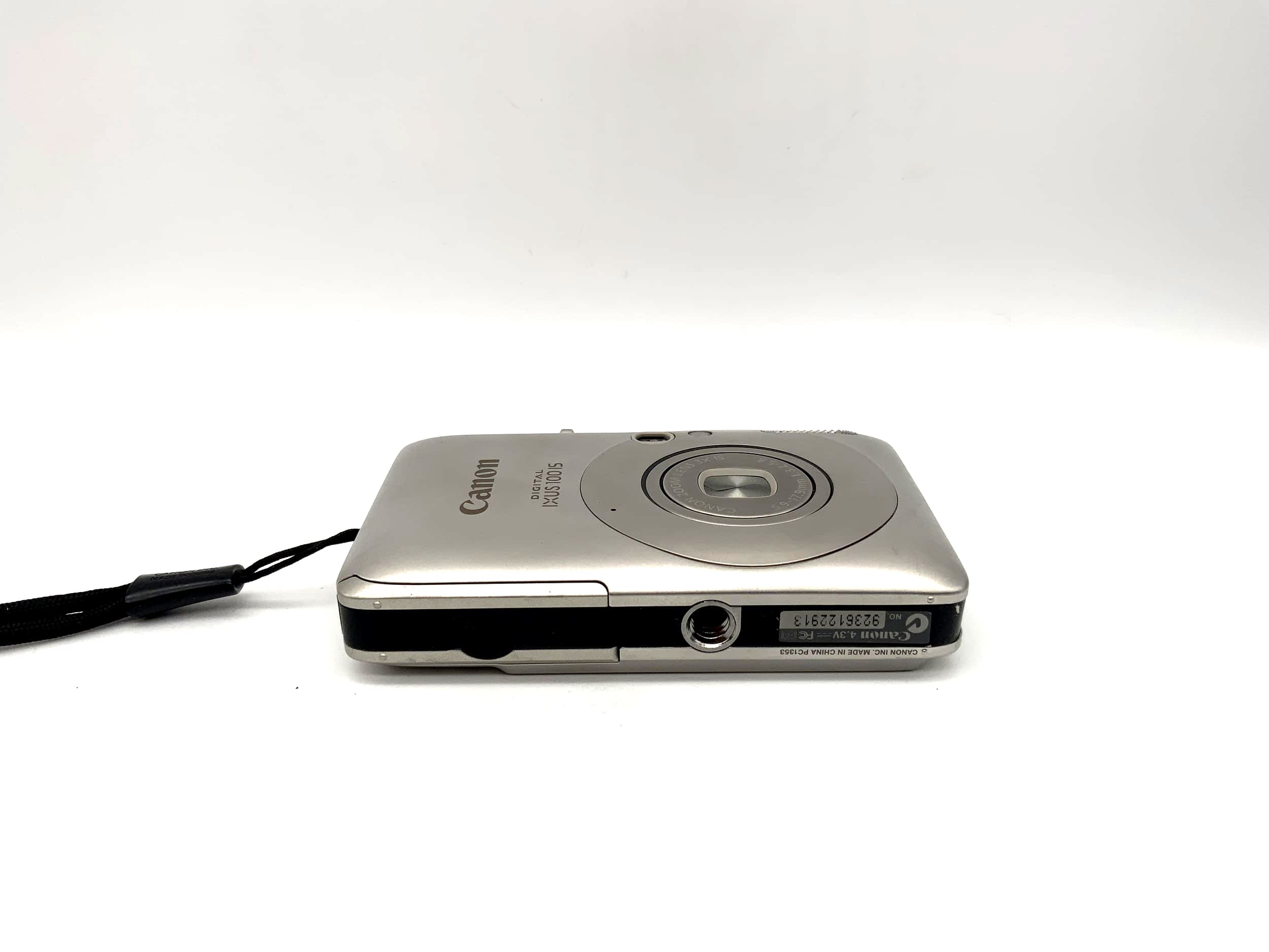 Canon IXUS 100 IS mit Zoom Lens 3x IS 5.9-17.9mm 1:3.2-5.8 12.1 MP