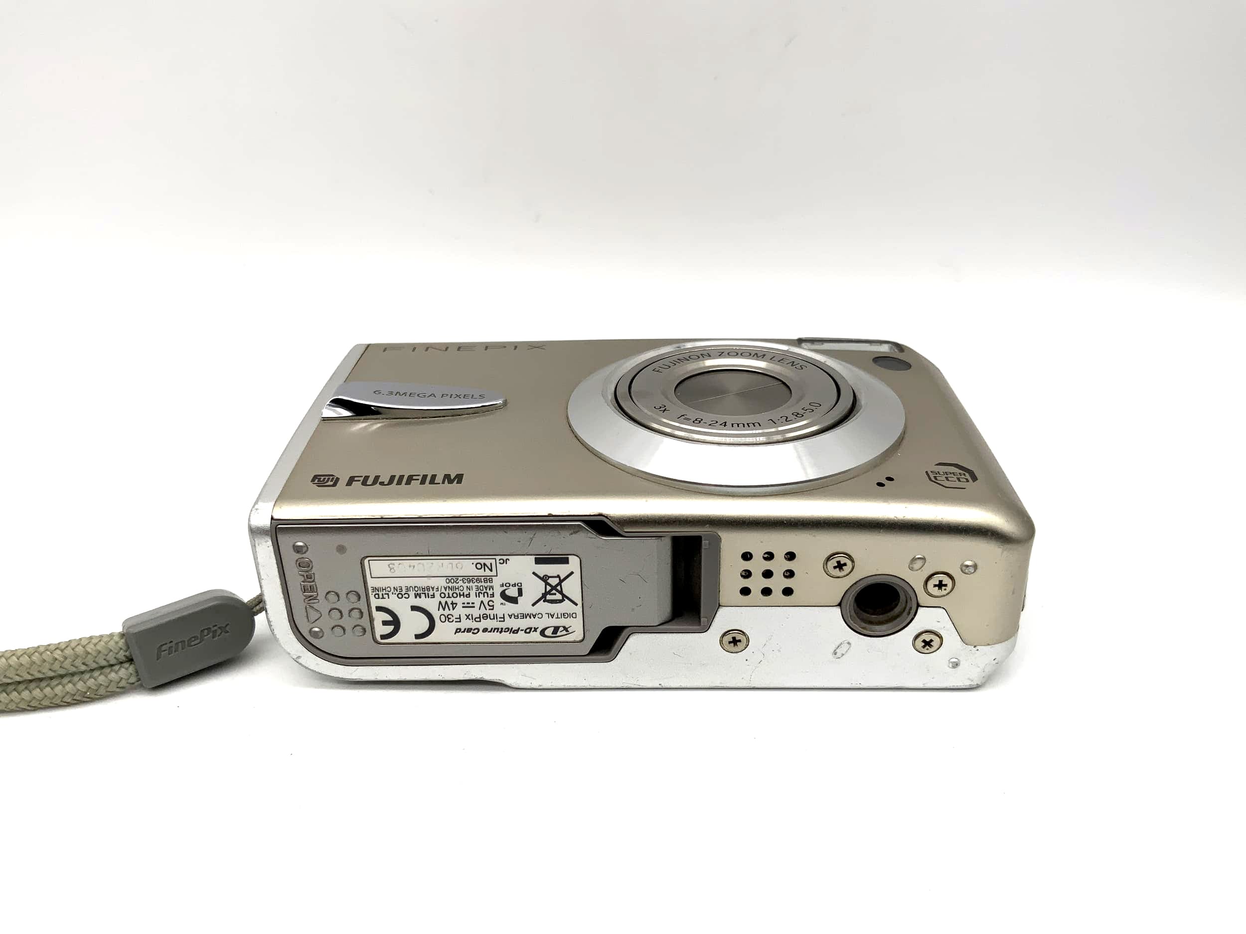 Fujifilm FinePix F30 Fujinon Zoom Lens 3x f=8-24mm 1:2.8-5.0 6.3 MP Super CCD