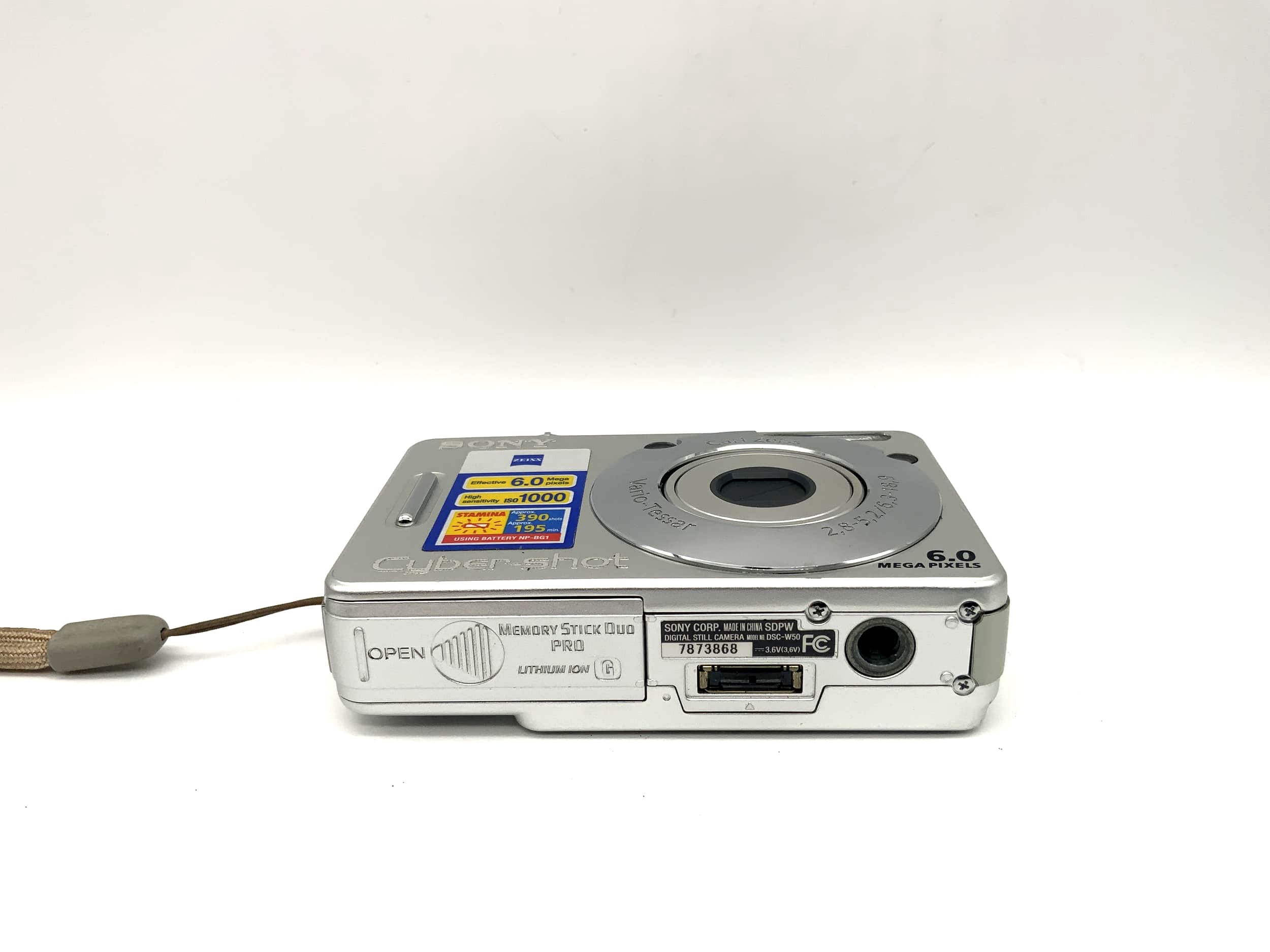 Sony Cyber-shot DSC-W50 mit Carl Zeiss Vario-Tessar 2,8-5,2/6,3-18,9 6.0 MP