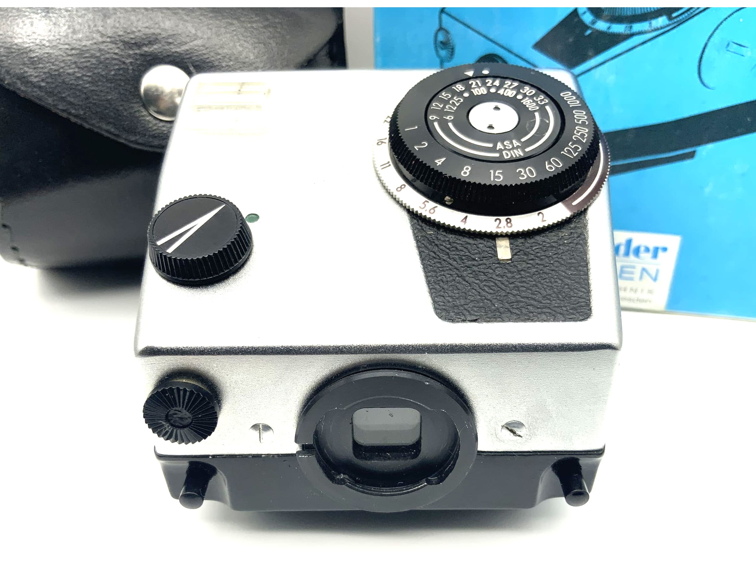 Lunette de visée à prisme TTL Pentacon pour Exakta 66+ - Emballage et étui d'origine Pentacon Six