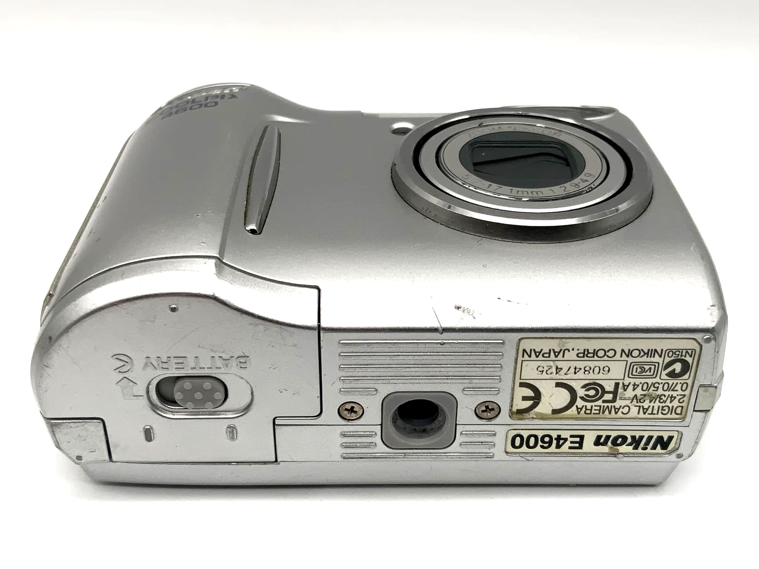 Nikon Coolpix 4600 Digitalkamera mit Zoom Nikkor 5.7-17.1mm 1:2.9-4.9