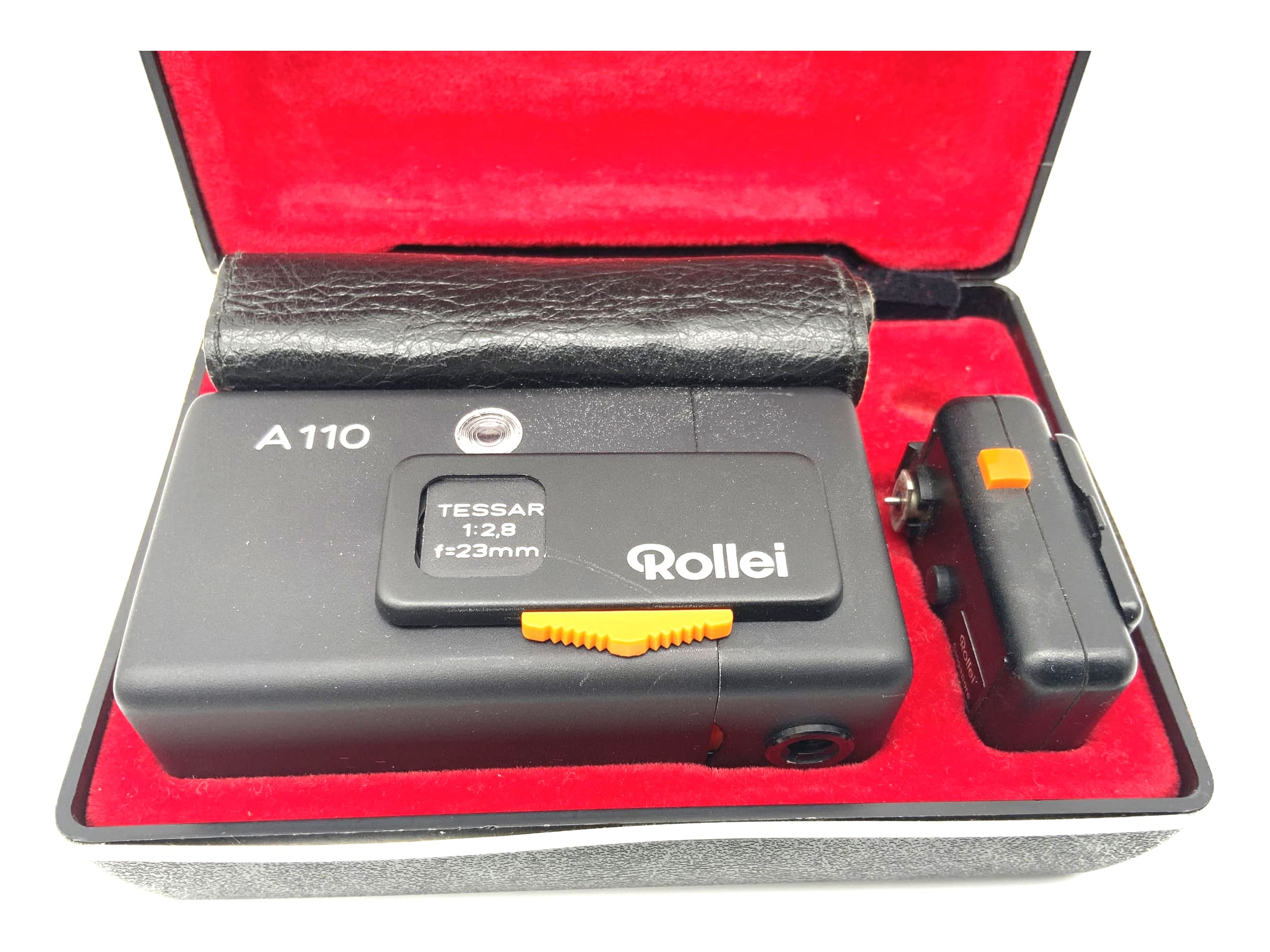 Rollei A110 mit Tessar1:2.8 f=23mm mit Hülle, Tasche und Blitz Spy Cam