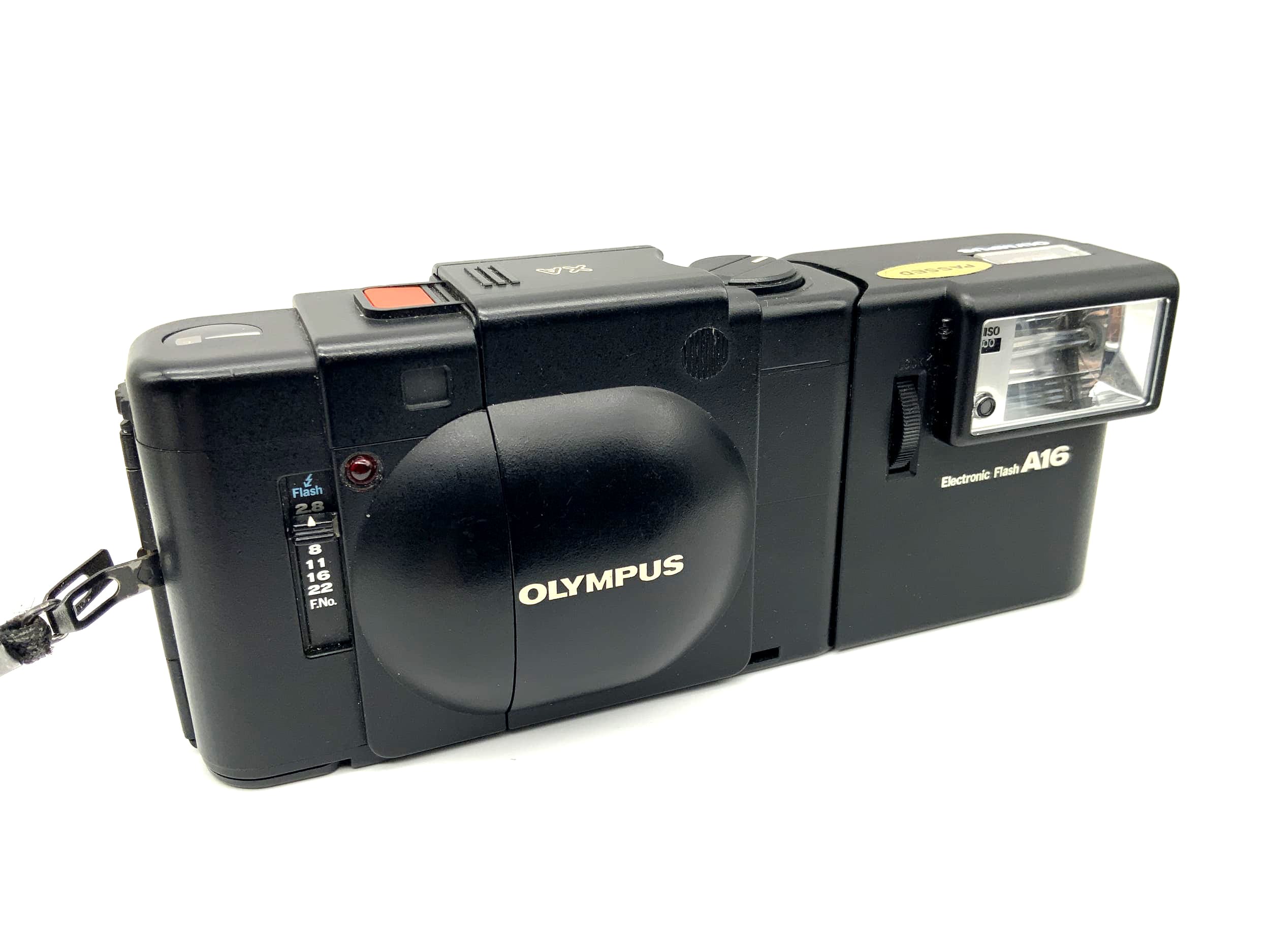 Olympus XA Sucherkamera mit F.Zuiko 1:2.8 35mm & Electronic Flash A16 Blitz