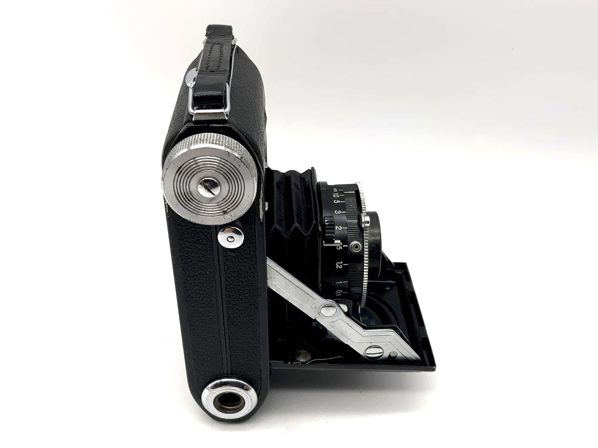 Balda Beltica folding camera with Carl Zeiss Tessar 1:3.5 f=5cm red T Cludor
