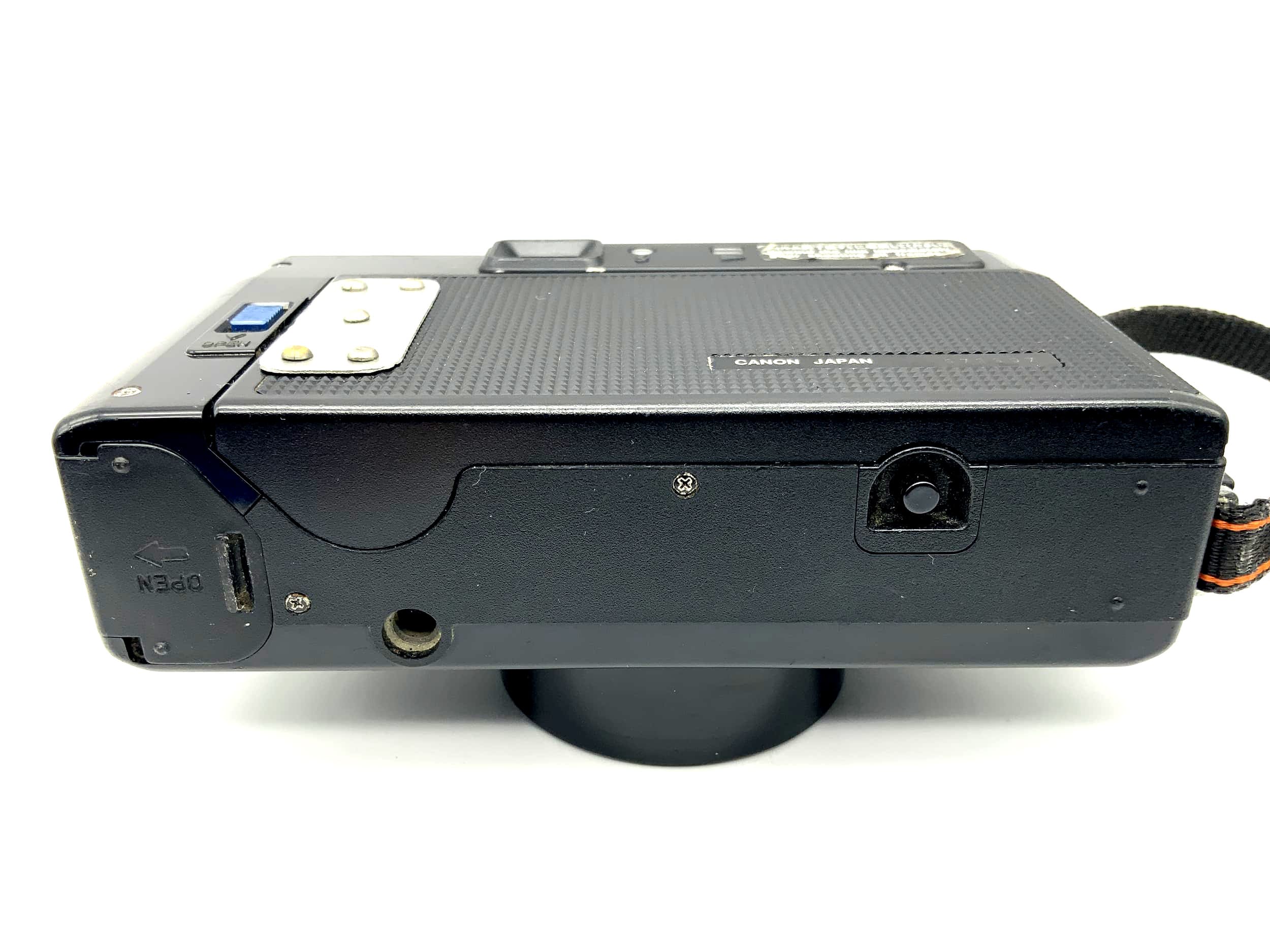 Appareil photo compact Canon AF35M avec objectif 38 mm f/2.8, autofocus AF, format 35 mm.