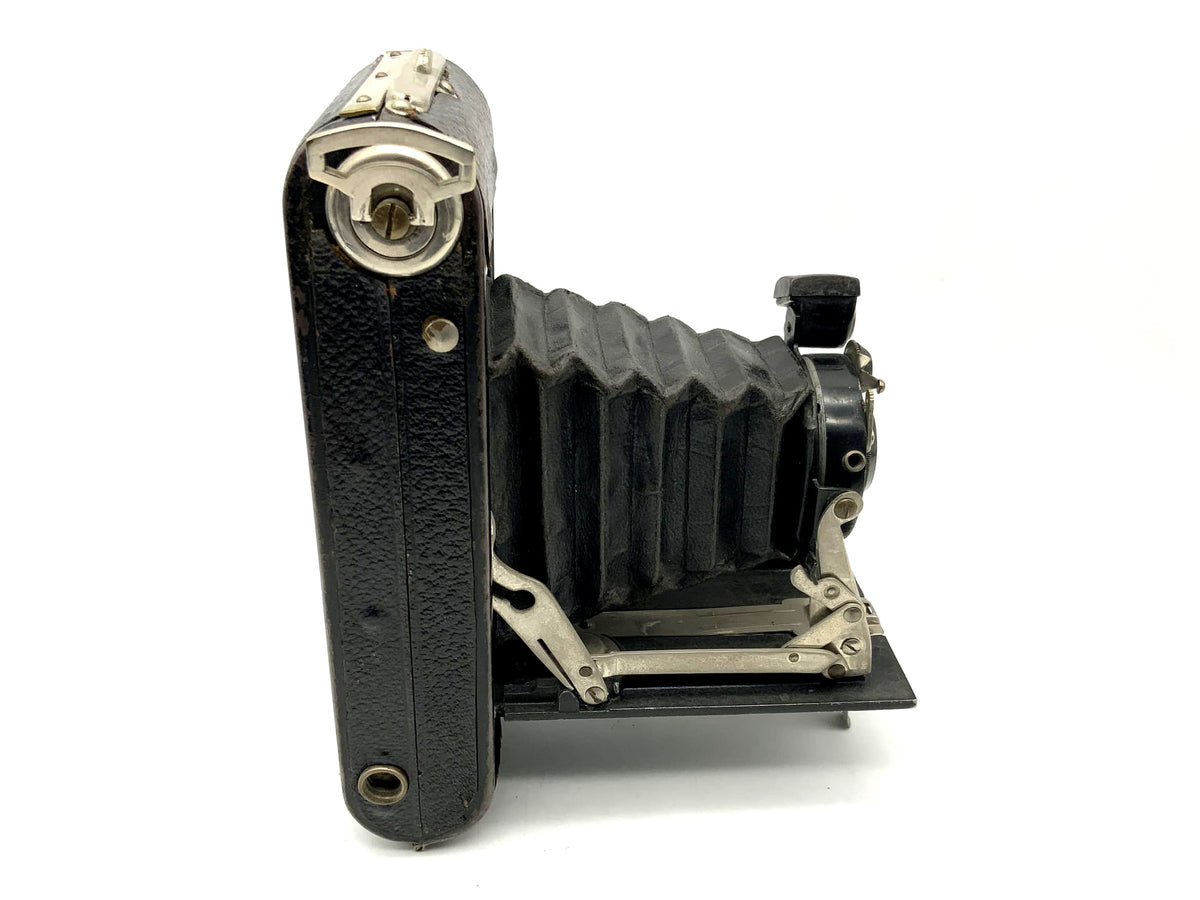 Appareil photo pliant Lumière Nada avec objectif Nacor 1:6.3 F:10.5cm 6x9 analogique