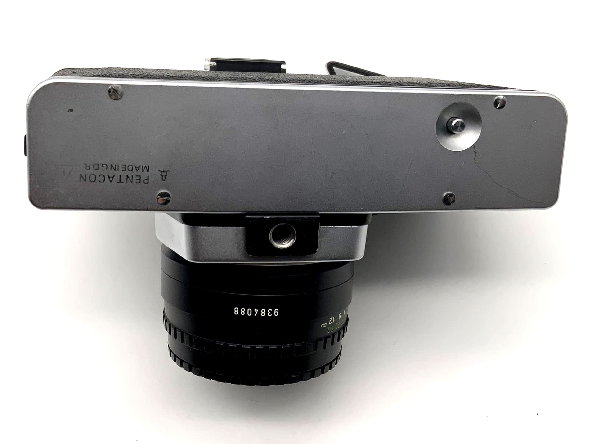 Appareil photo reflex argentique Pentacon Praktica L2 avec objectif Domiplan 2.8 50 mm, format 35 mm.