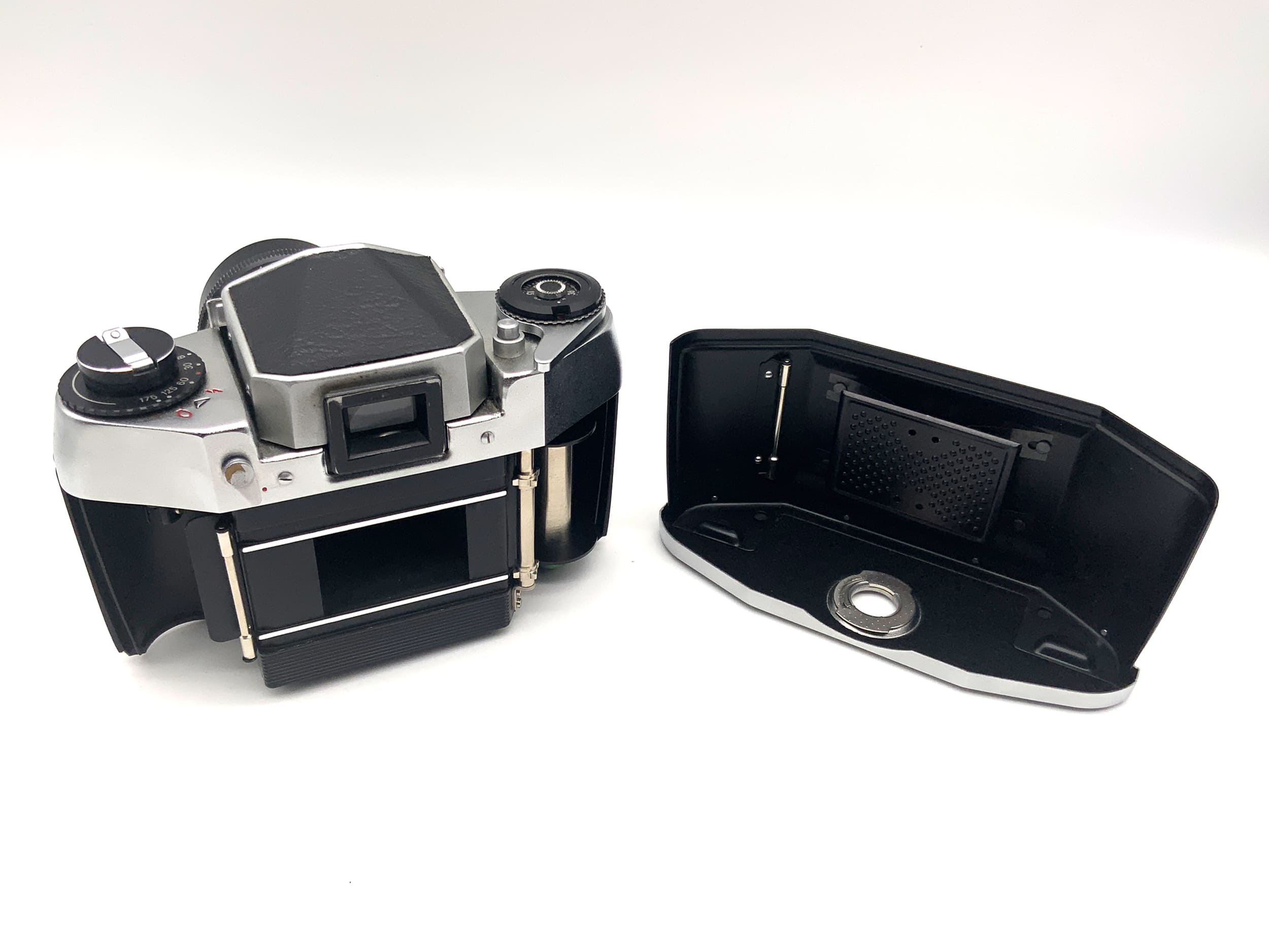 Exakta EXA 1b with World View Telephoto 3.5 135mm SLR camera 35mm analog