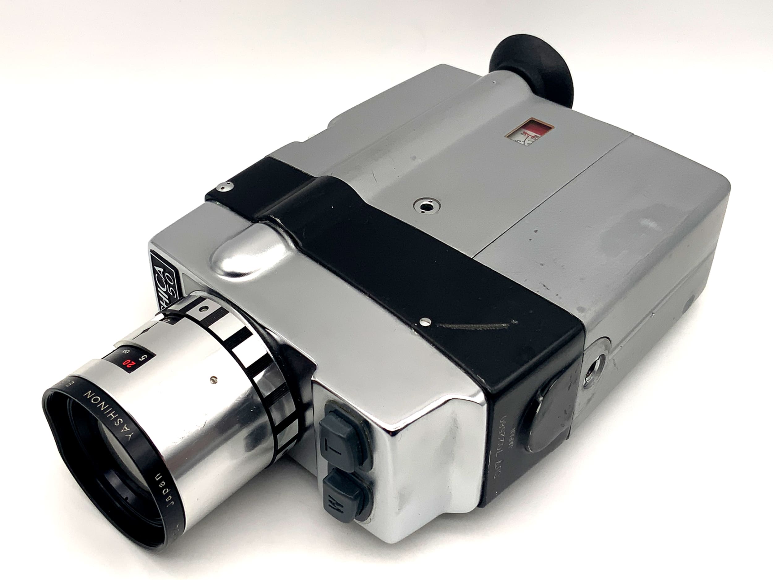 Yashica Super-8 50 Filmkamera mit Yashinon 1:1.7 8.5-42.5mm Super 8 mit Griff