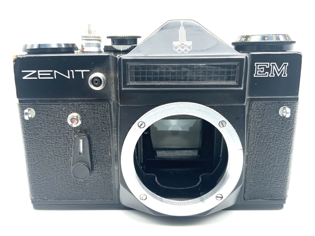 KMZ Zenit EM SLR Olympia 35mm Spiegelreflexkamera analog Body Gehäuse (M42)