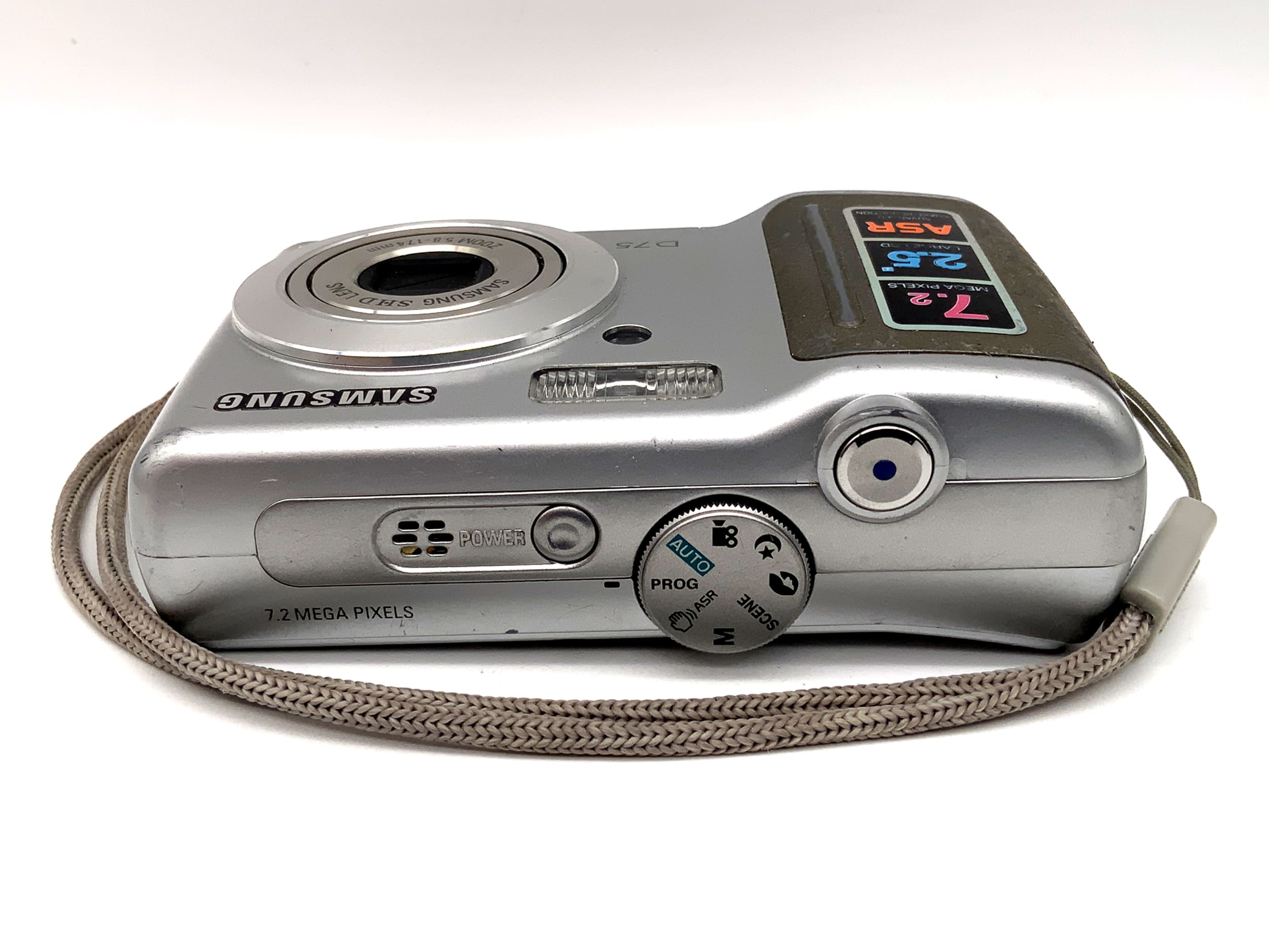 Samsung D75 Digitale Kompaktkamera SHD Lens 5.8-17.4mm 7.2 MP !DISPLAYFEHLER!