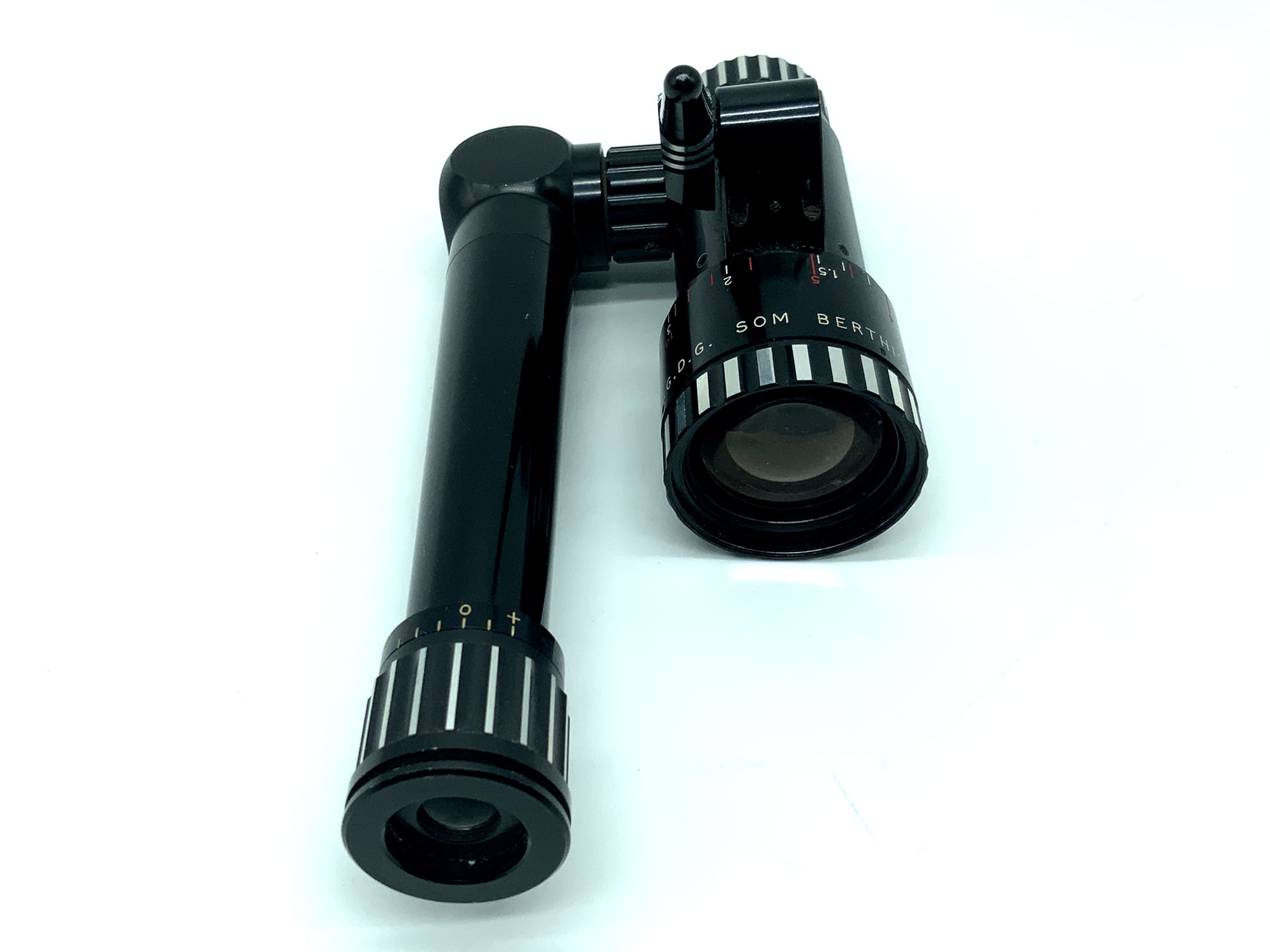 Objectif zoom zébré pan-cinor Som Berthiot 8-40mm 1:1.9 (monture D)