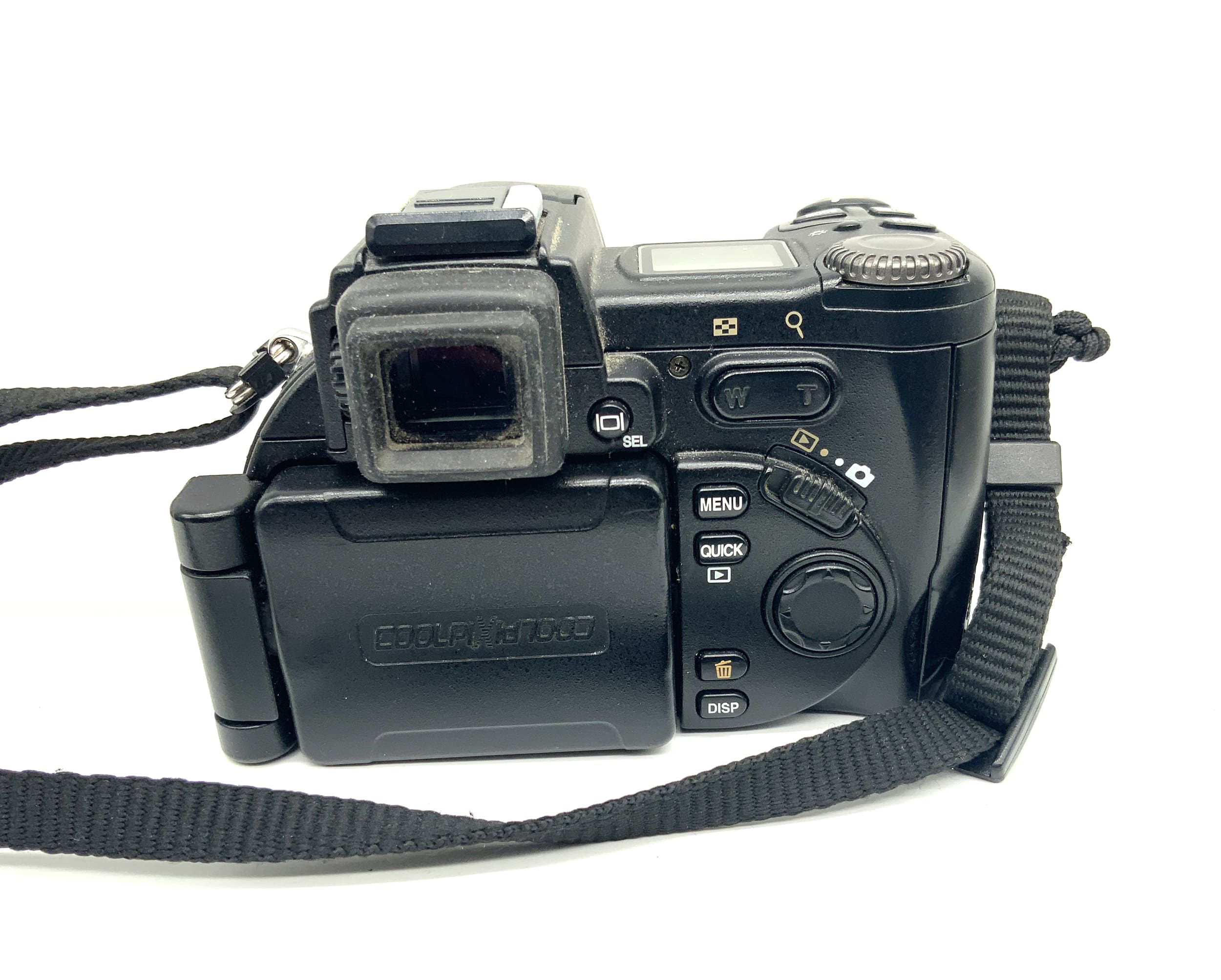 Nikon Coolpix 8700 Bridgekamera mit Nikkor 8.9-71.2 1:2.8-4.2 Digitalkamera