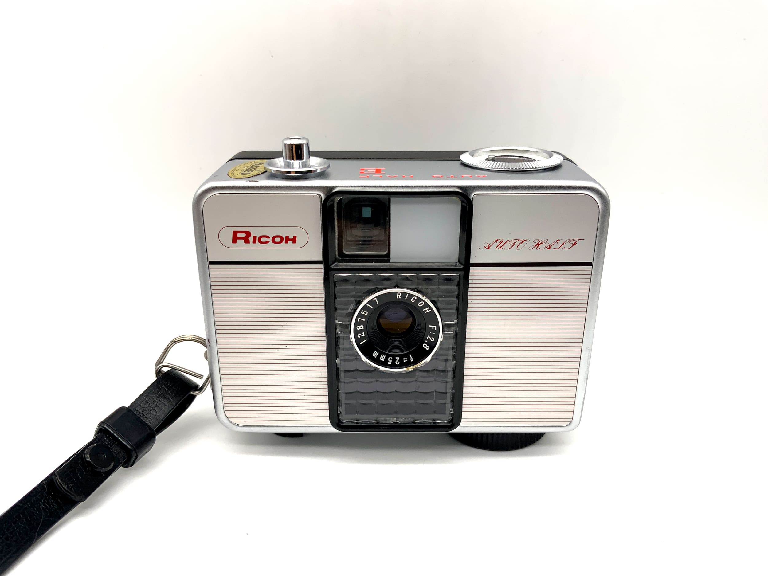 Ricoh Auto Half E Sucherkamera mit F:2.8 f=25mm Halbformat Analogkamera