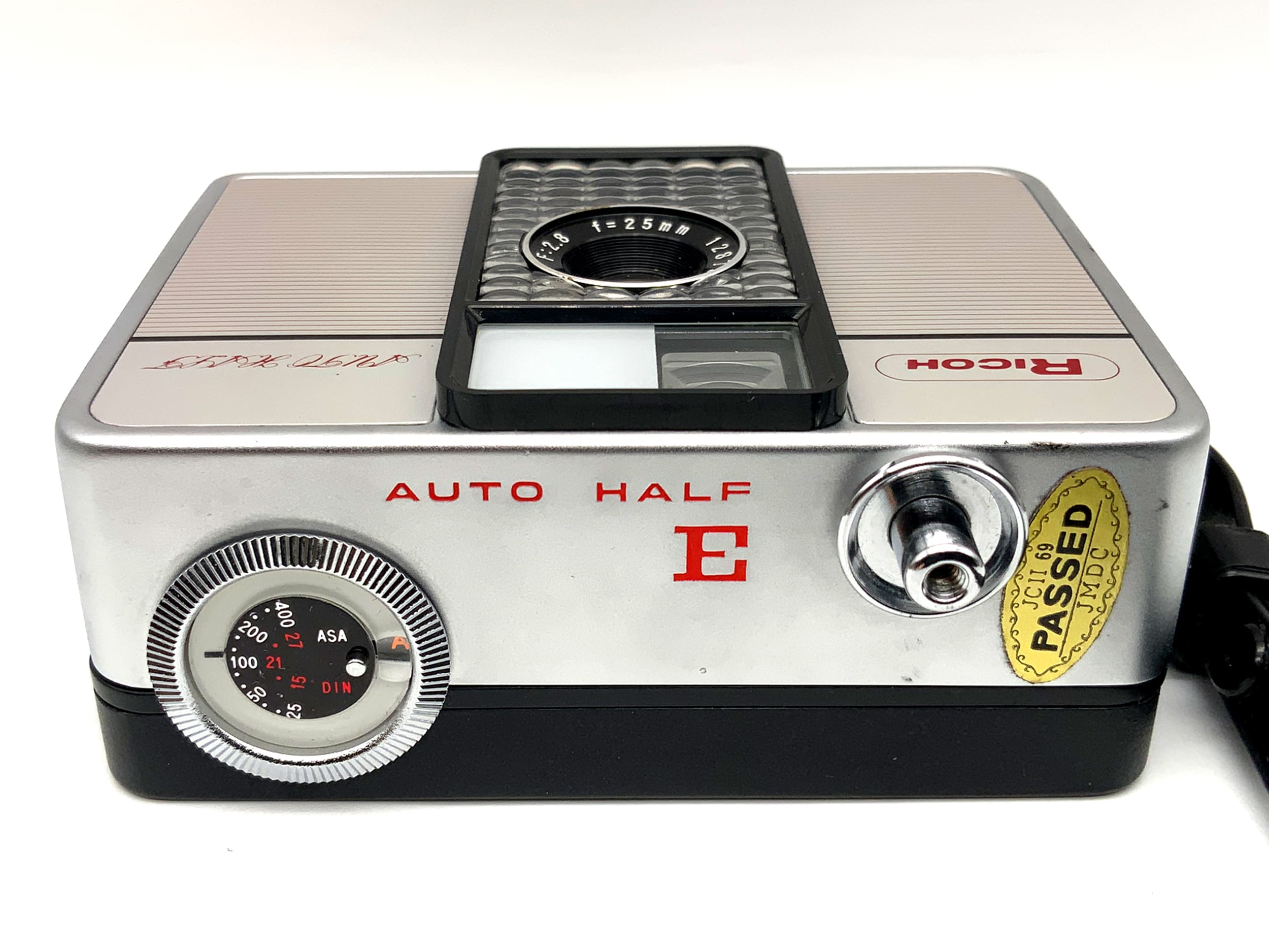 Ricoh Auto Half E Sucherkamera mit F:2.8 f=25mm Halbformat Analogkamera