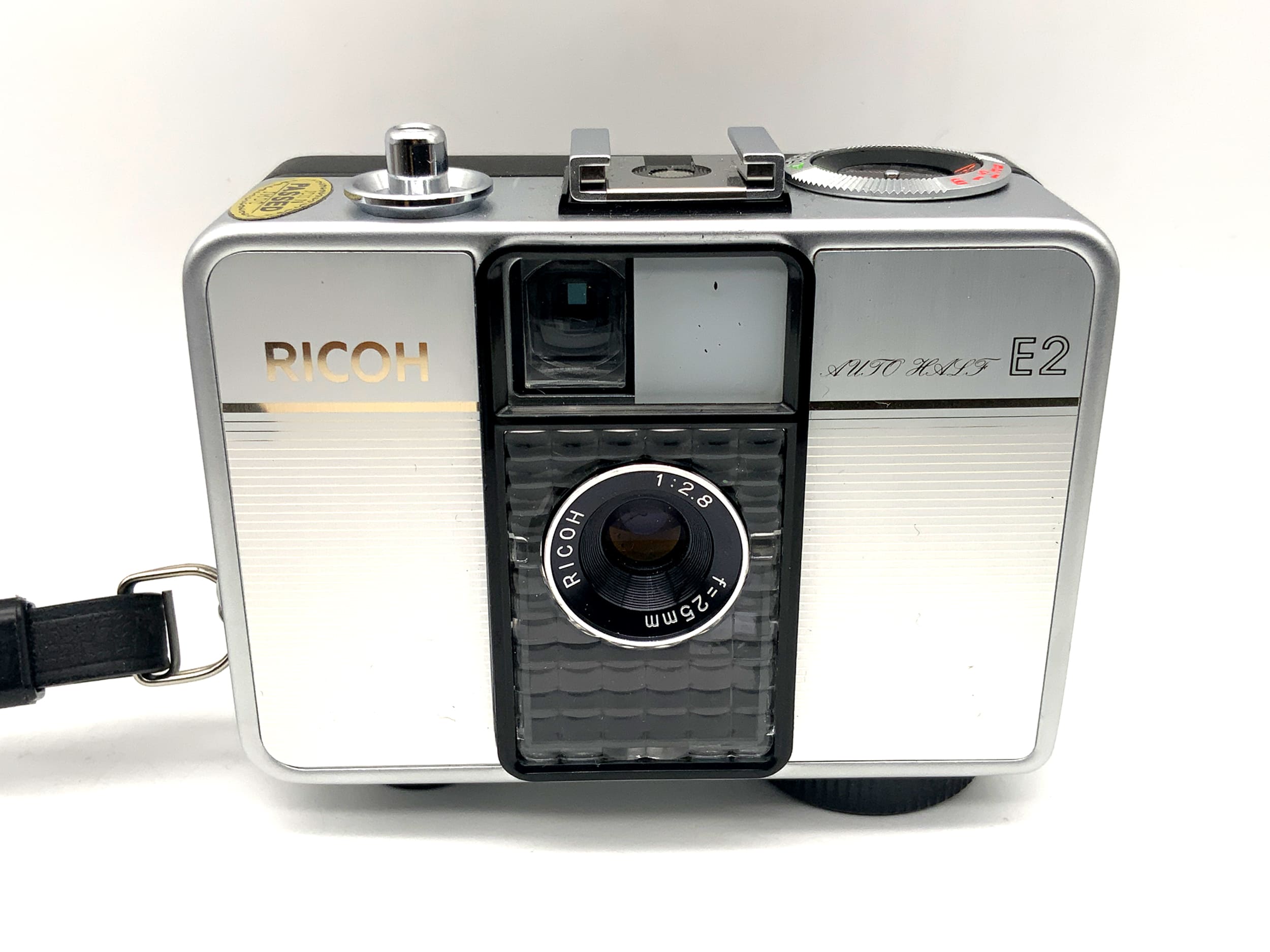Ricoh Auto Half E2 Sucherkamera mit F:2.8 f=25mm Halbformat Analogkamera