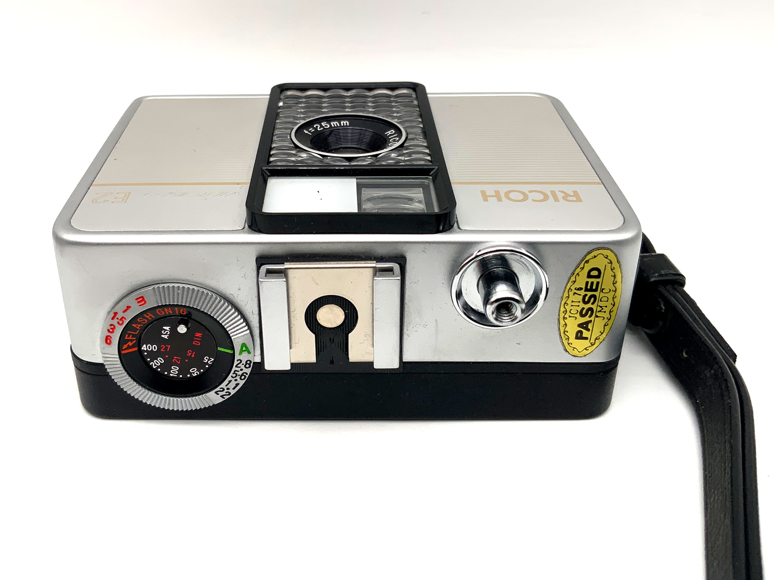 Ricoh Auto Half E2 Sucherkamera mit F:2.8 f=25mm Halbformat Analogkamera