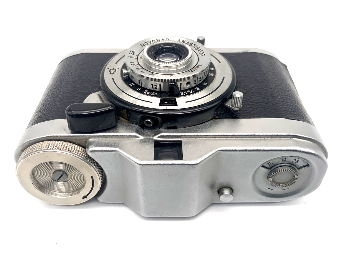 Pentacon Taxona Sucherkamera mit Novar Anastigmat 35mm 1:3.5 red V Analogkamera