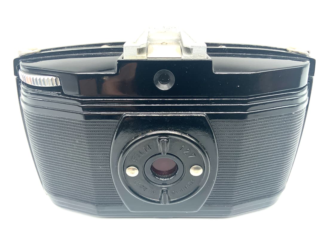 Ferrania Bilora Sucherkamera mit Bella Synchro Flash Kompaktkamera Analogkamera