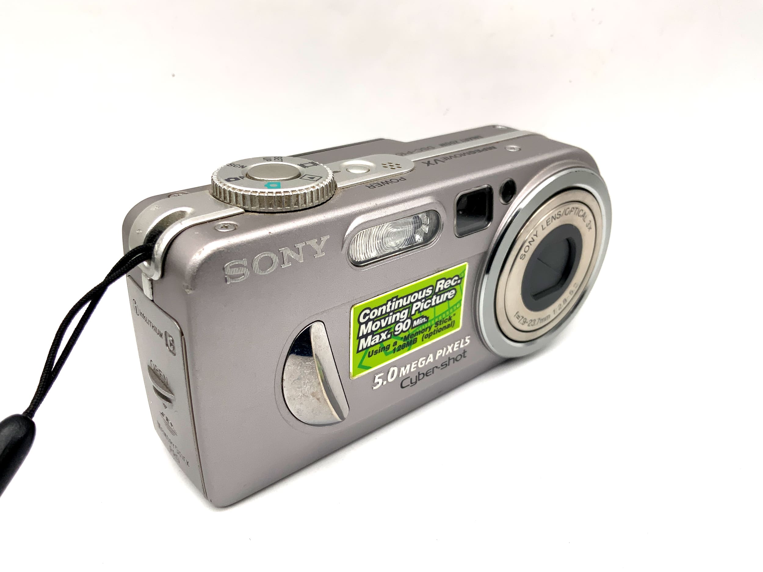 Sony DSC-P10 Digitale Kompaktkamera mit 7.9-23.7mm 1:2.8-5.2