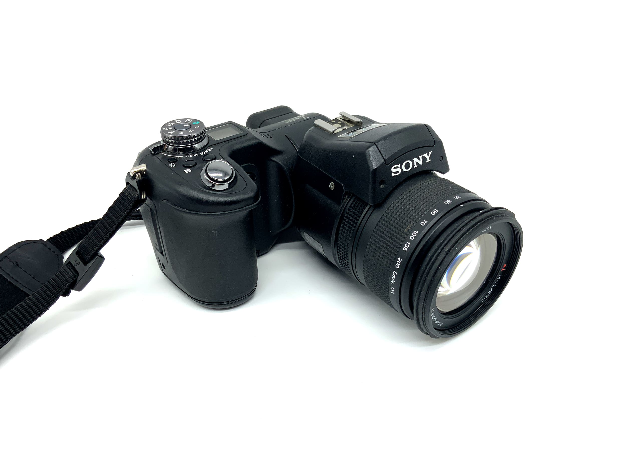 Sony DSC-F828 Bridgekamera mit Carl Zeiss Vario-Sonnar 28-200mm 8 Megapixel