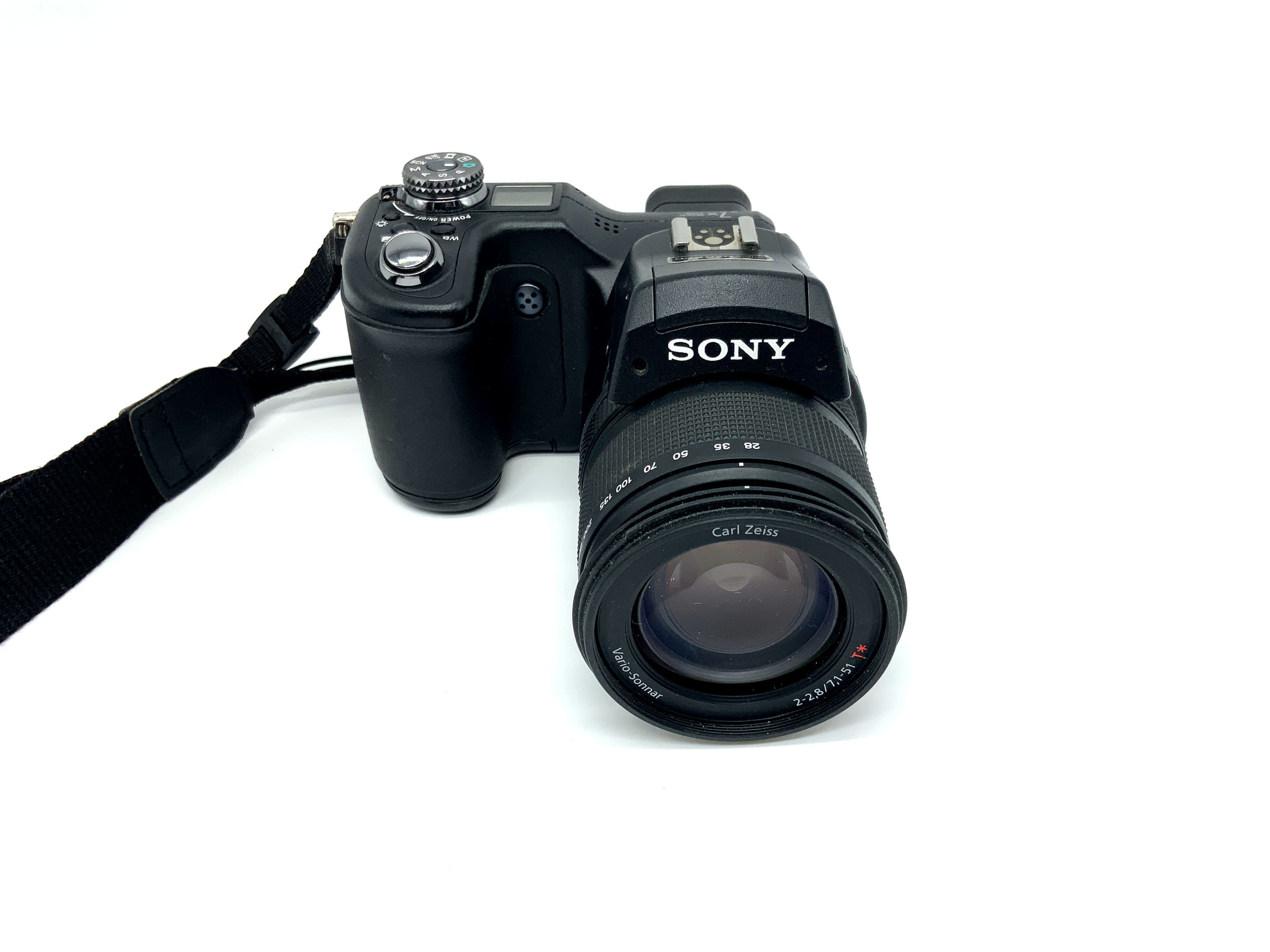 Sony DSC-F828 Bridgekamera mit Carl Zeiss Vario-Sonnar 28-200mm 8 Megapixel