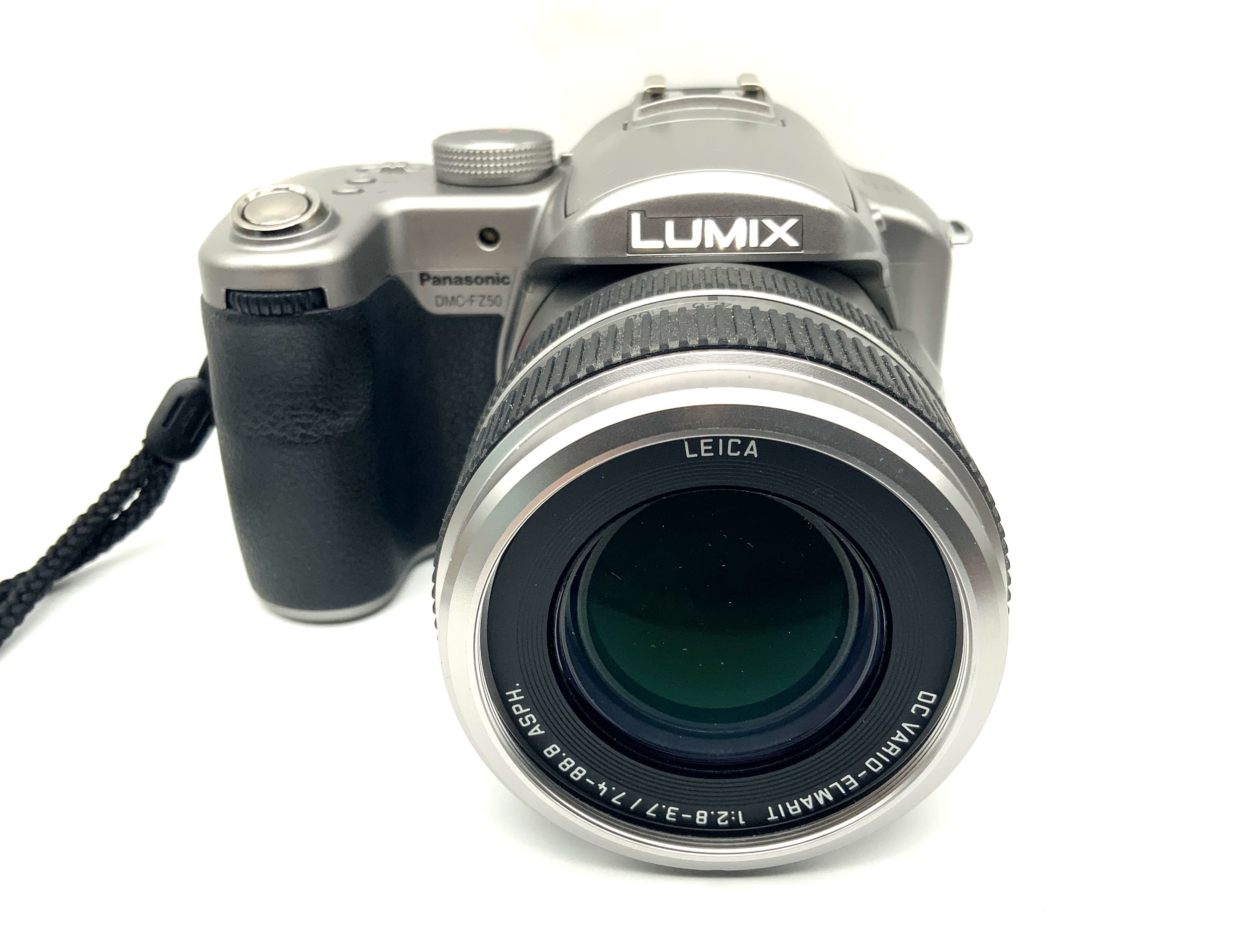 Panasonic Lumix DMC-FZ50 Bridgekamera mit Leica DC Vario-Elmarit f/7.4-88.8mm