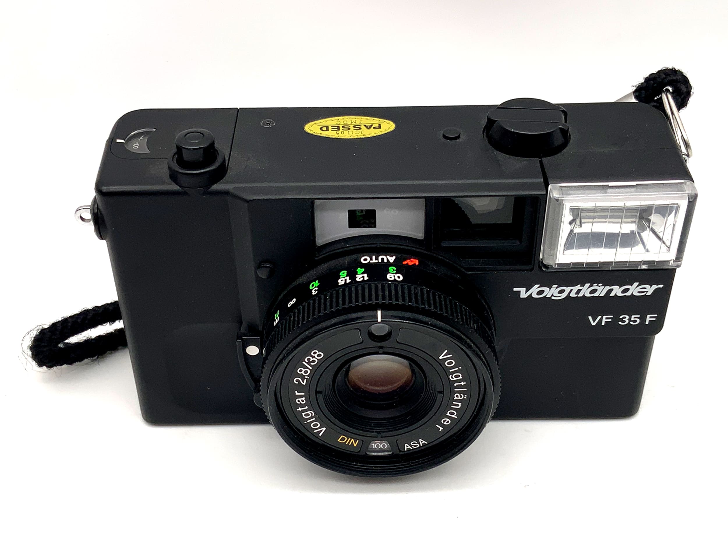 Voigtländer VF 35 F viewfinder camera with Voigtar 2.8/38 analog camera