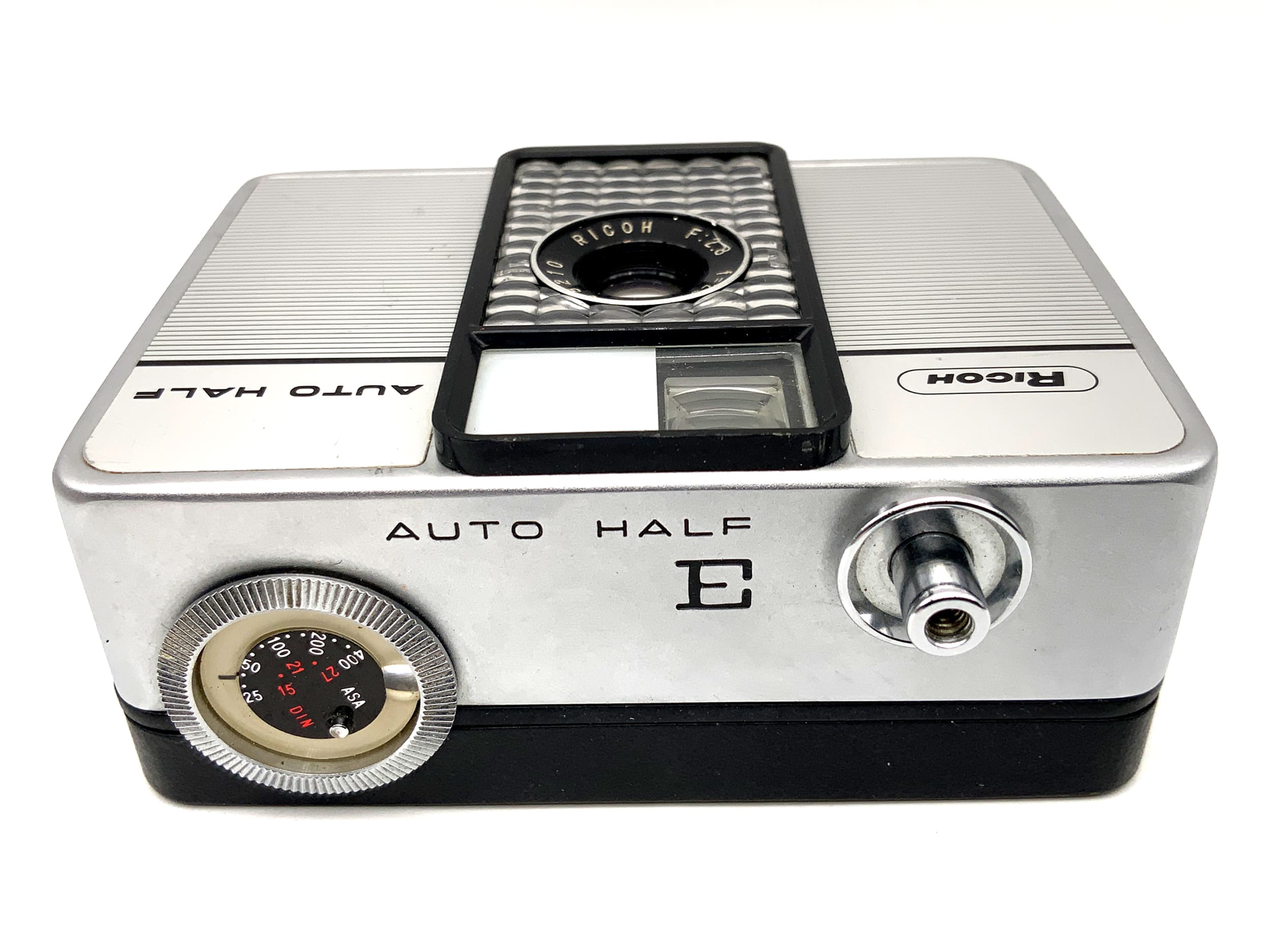 Ricoh Auto Half E Sucherkamera mit Ricoh 25mm F:2,8 Halbformatkamera