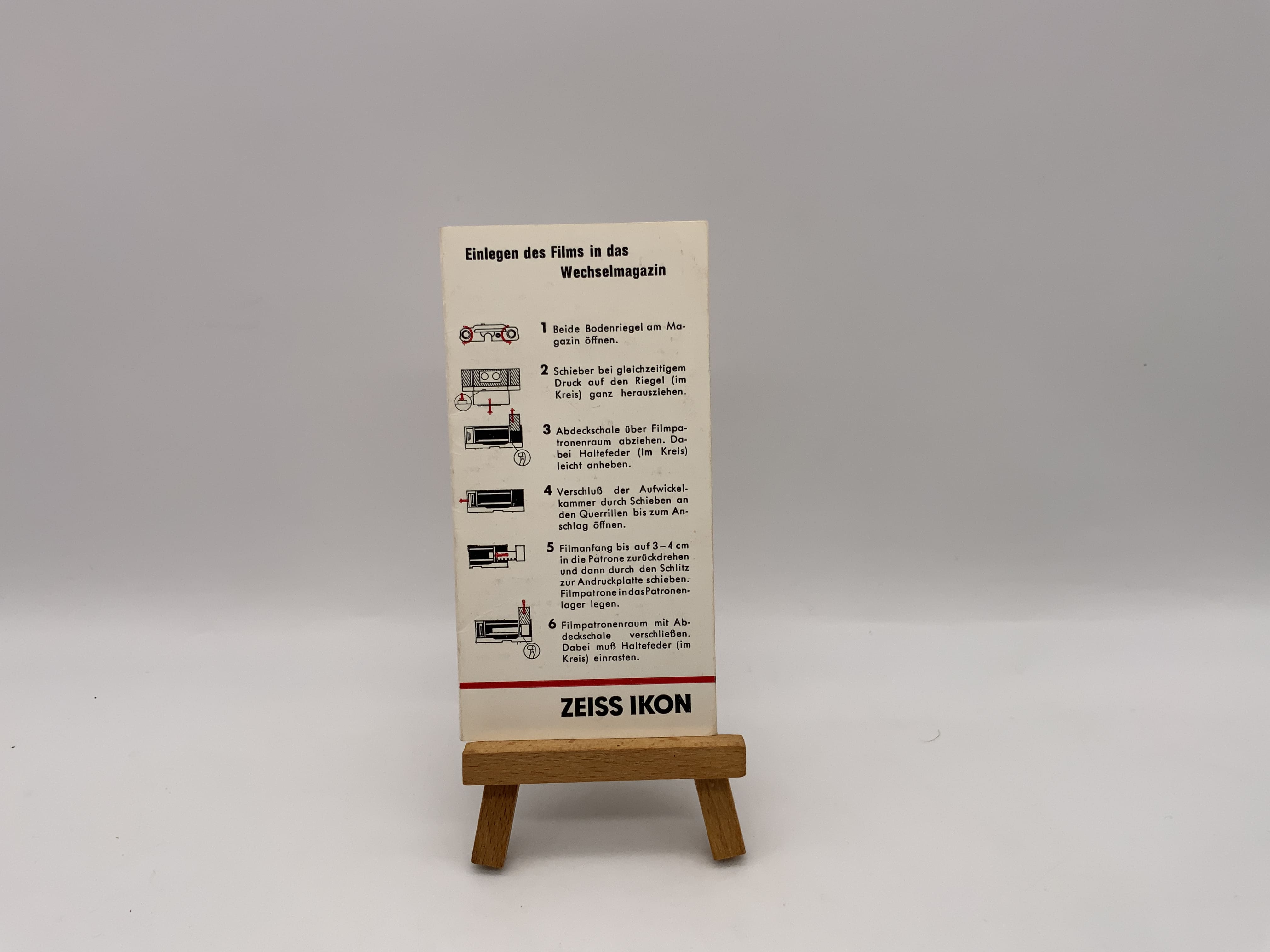 Zeiss Ikon Einlegen des Films in das Wechselmagazin Prospekt Deutsch